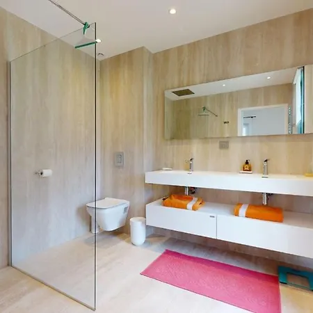 Luxury For 14 People With Swimming Pool *
