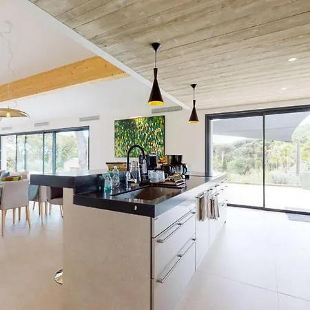 Semesterbostad Luxury For 14 People With Swimming Pool *
