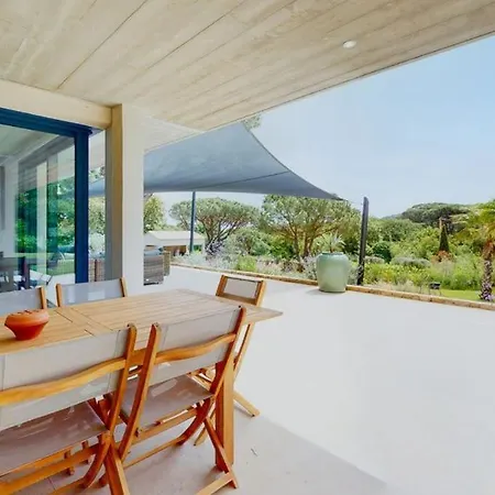 Semesterbostad Luxury For 14 People With Swimming Pool