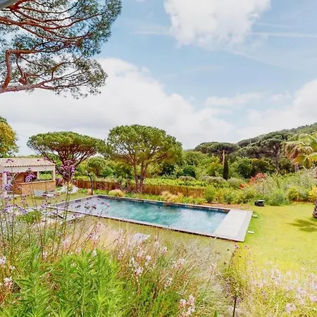 Luxury For 14 People With Swimming Pool *
